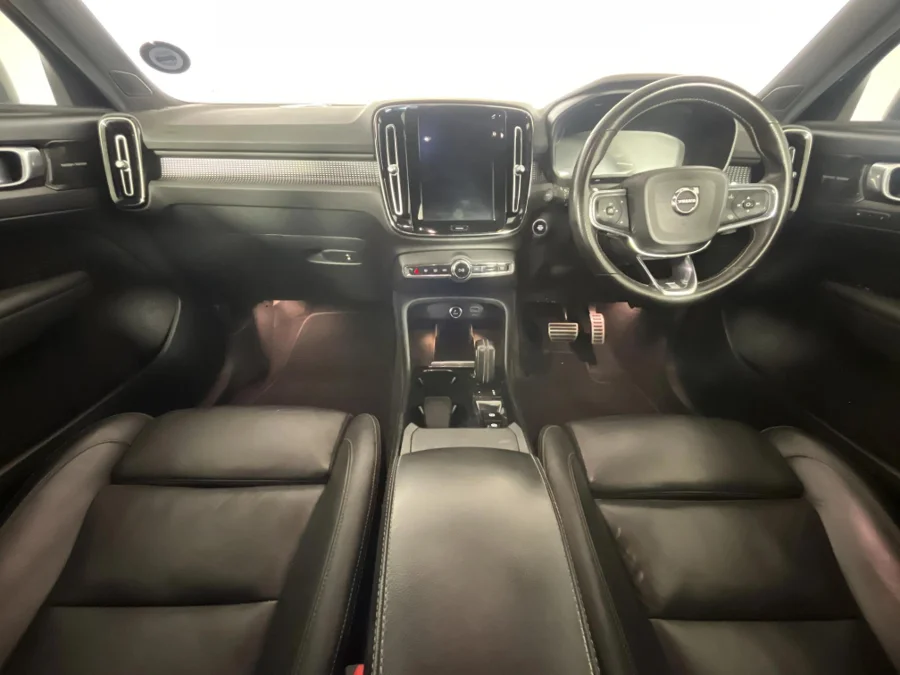 Used 2018 Volvo XC40 D4 AWD R-Design - WeBuyCars Richmond