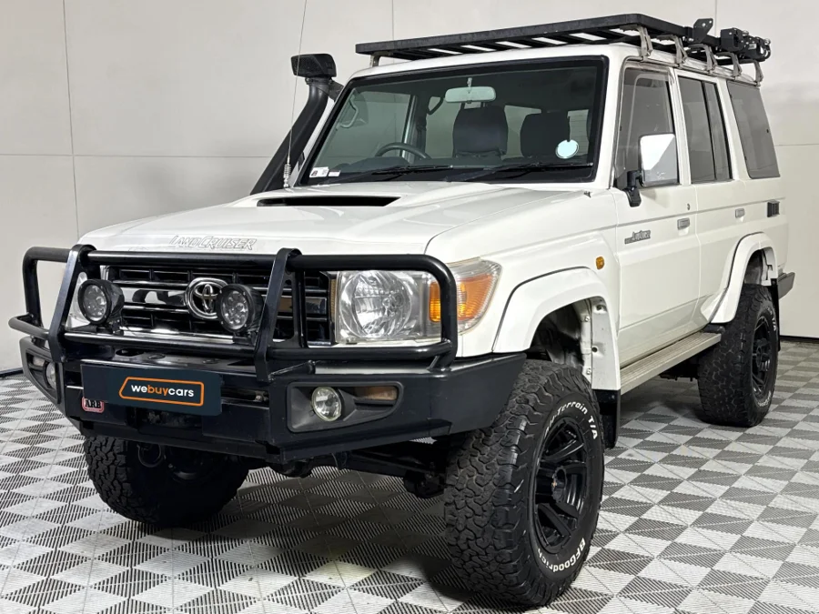 Used 2013 Toyota Land Cruiser 76 4.5D-4D V8 station wagon LX - WeBuyCars Midstream Used 2013 Toyota Land Cruiser 76 4.5D-4D V8 station wagon LX - WeBuyCars Midstream