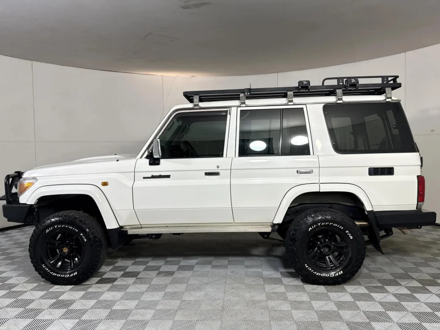Used 2013 Toyota Land Cruiser 76 4.5D-4D V8 station wagon LX - WeBuyCars Midstream Used 2013 Toyota Land Cruiser 76 4.5D-4D V8 station wagon LX - WeBuyCars Midstream