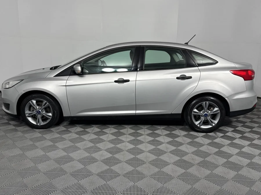 Used 2017 Ford Focus sedan 1.0T Ambiente - WeBuyCars Lansdowne