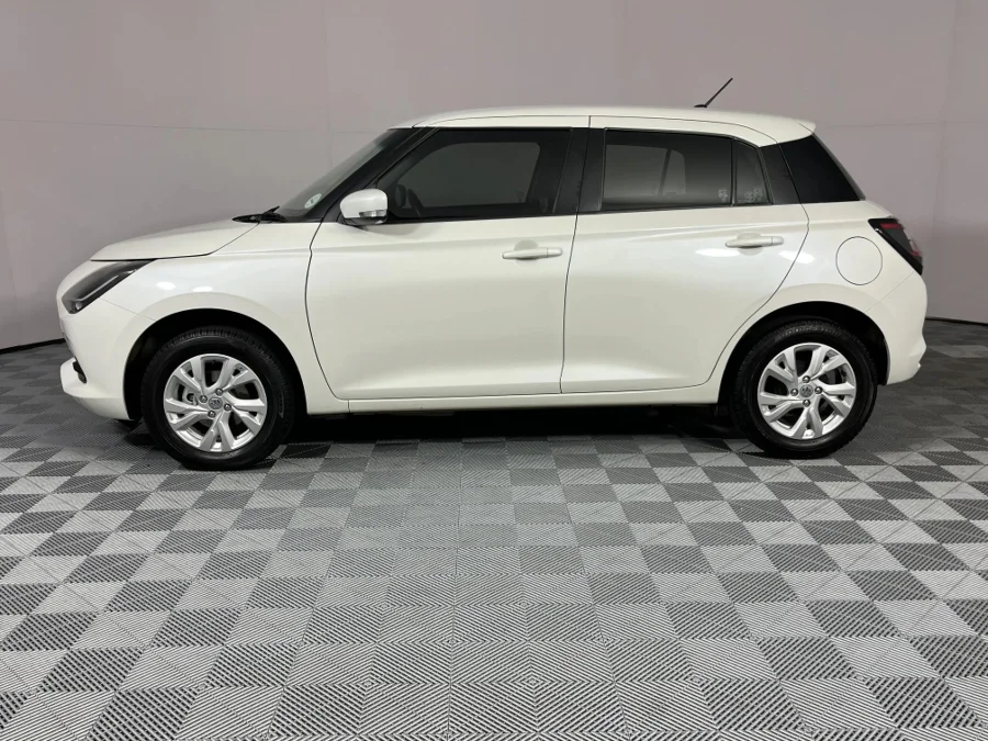 Used 2024 Suzuki Swift 1.2 GL+ manual - WeBuyCars Lansdowne