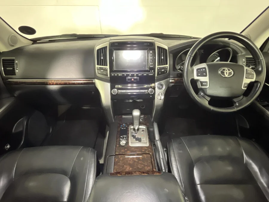 Used 2015 Toyota Land Cruiser 200 4.5D-4D V8 VX - WeBuyCars Germiston