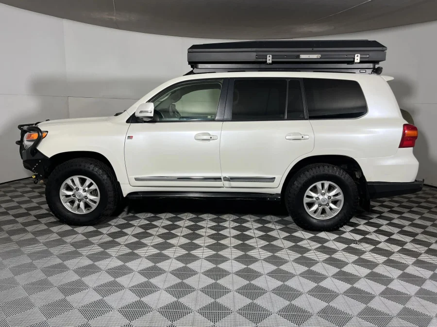 Used 2015 Toyota Land Cruiser 200 4.5D-4D V8 VX - WeBuyCars Germiston