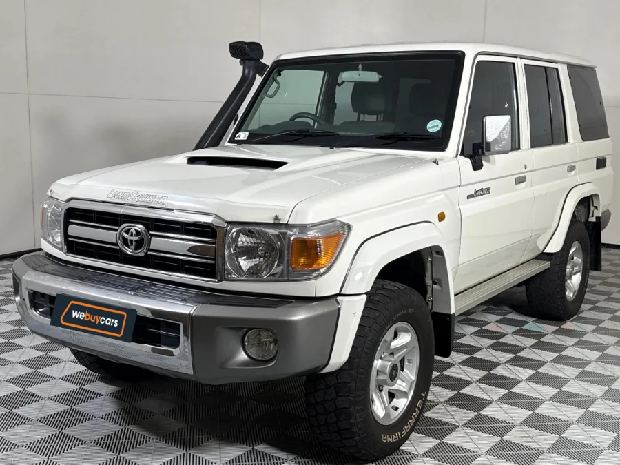 Used 2014 Toyota Land Cruiser 76 4.5D-4D V8 station wagon LX - WeBuyCars Midstream Used 2014 Toyota Land Cruiser 76 4.5D-4D V8 station wagon LX - WeBuyCars Midstream