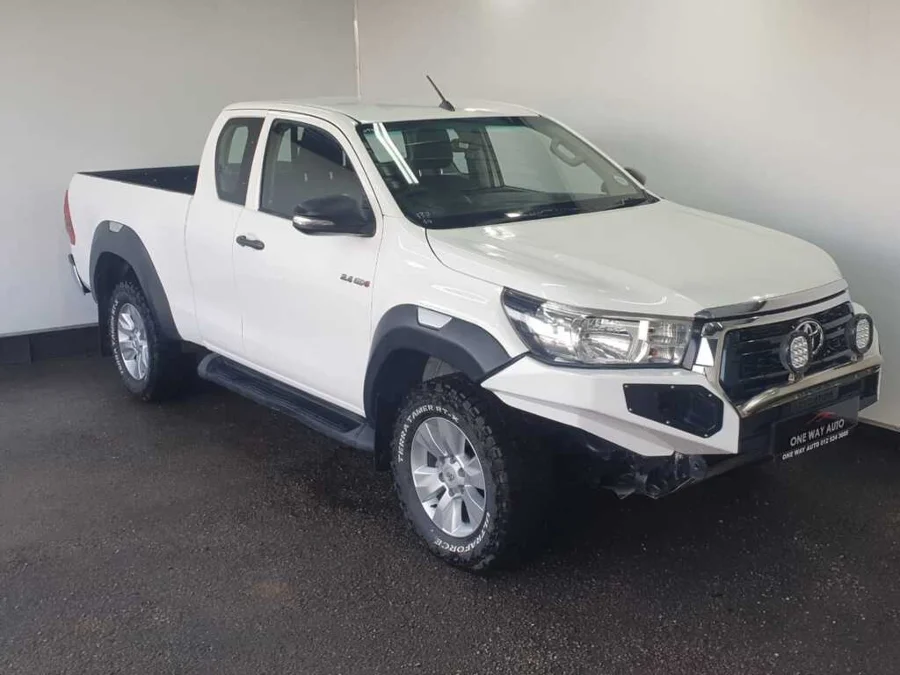 Used 2017 Toyota Hilux 2.4GD-6 Xtra cab SRX - One Way Auto Used 2017 Toyota Hilux 2.4GD-6 Xtra cab SRX - One Way Auto