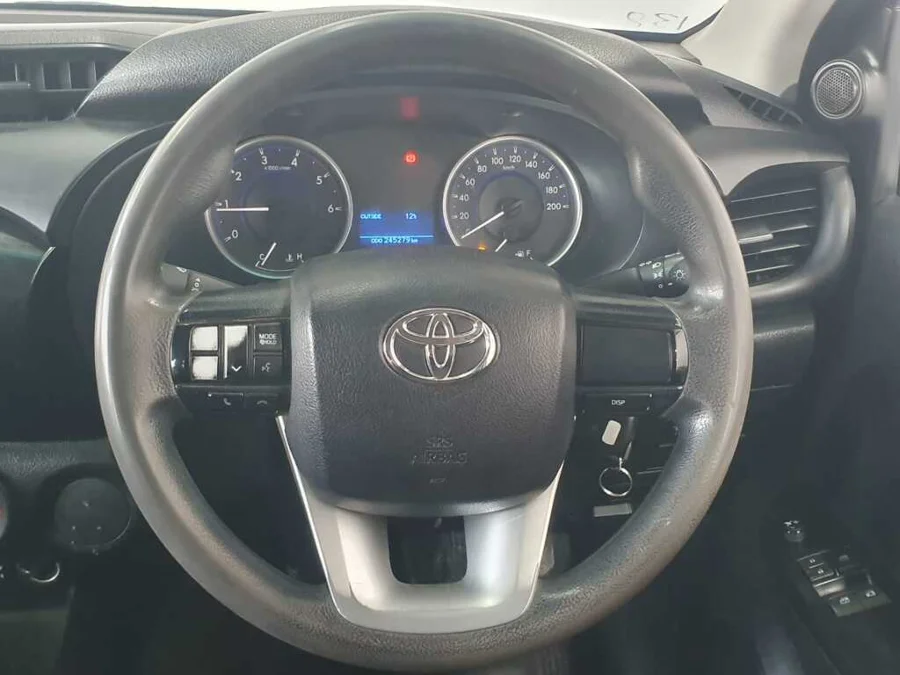 Used 2017 Toyota Hilux 2.4GD-6 Xtra cab SRX - One Way Auto Used 2017 Toyota Hilux 2.4GD-6 Xtra cab SRX - One Way Auto
