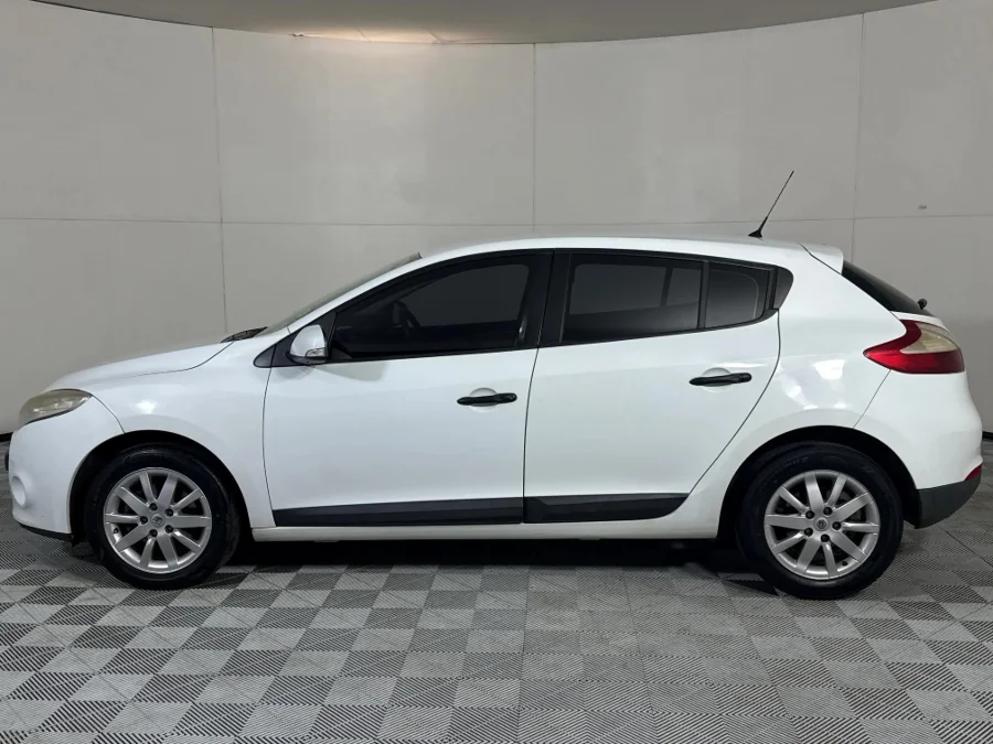 Used 2010 Renault Megane Mégane 1.6 Shake It! - WeBuyCars Midstream