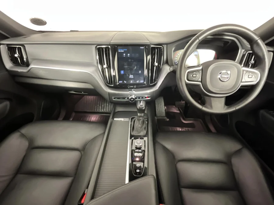 Used 2018 Volvo XC60 D5 AWD Momentum - WeBuyCars The Dome