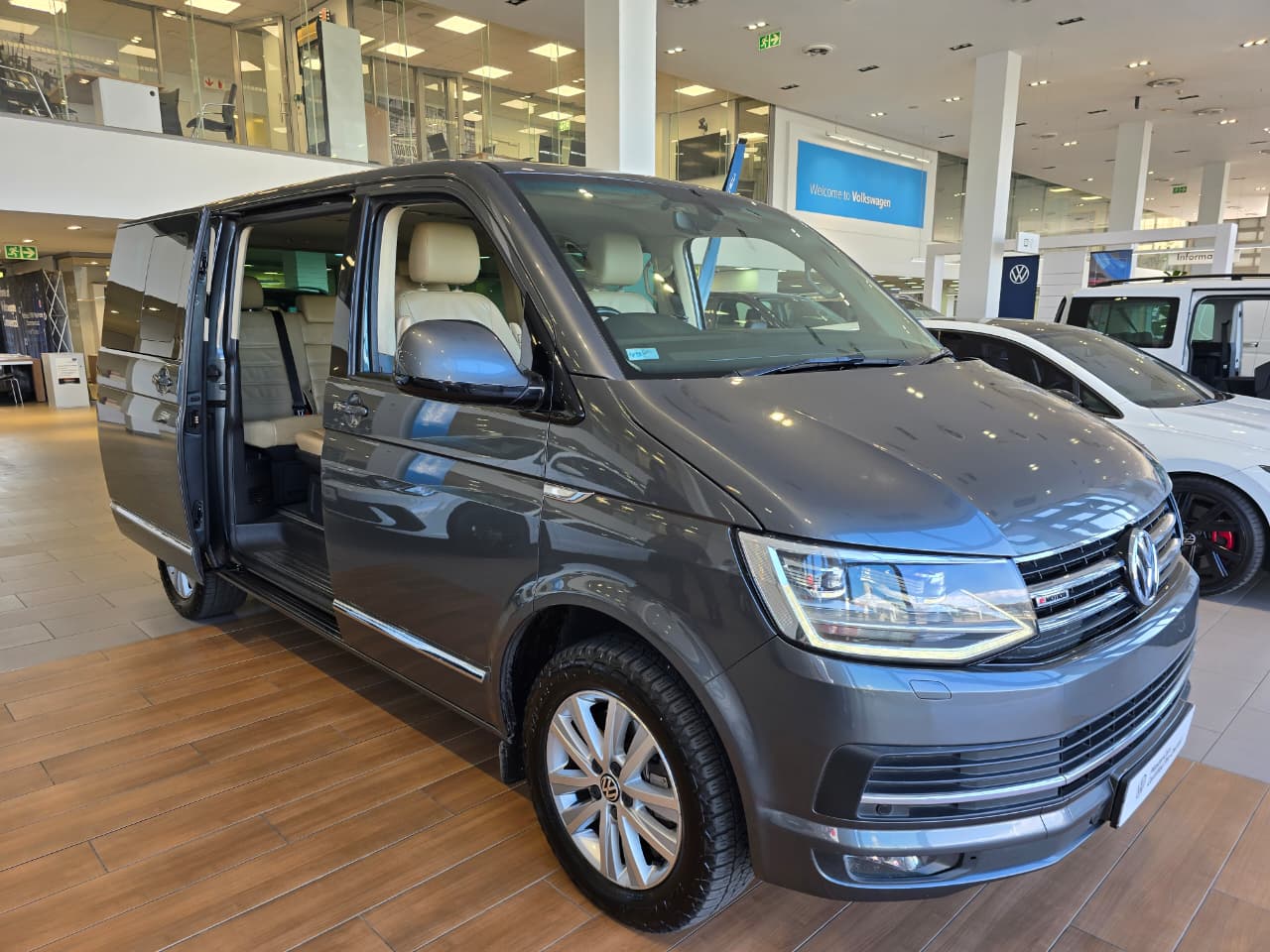 Used 2017 Volkswagen Caravelle 2.0BiTDI Highline 4Motion