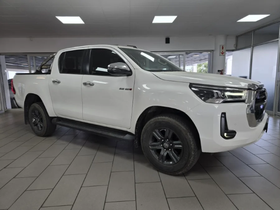 Used 2022 Toyota Hilux 2.8GD-6 double cab Raider auto - VW Northcliff Pre-owned Used 2022 Toyota Hilux 2.8GD-6 double cab Raider auto - VW Northcliff Pre-owned