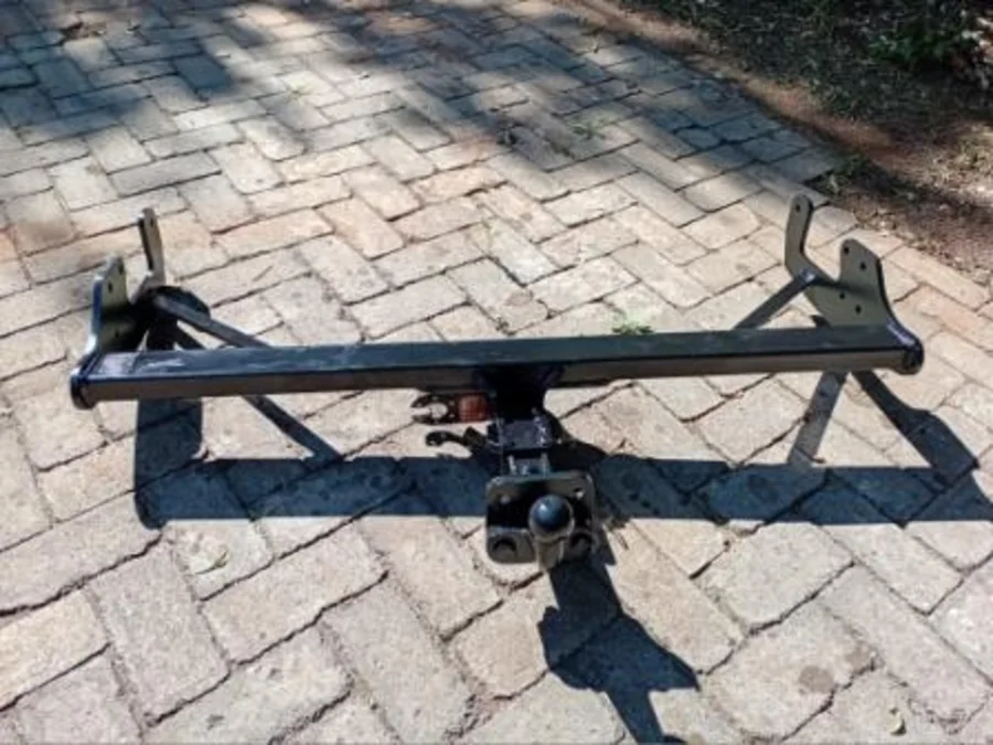 TOYOTA HILUX D4D TOWBAR - Private Seller TOYOTA HILUX D4D TOWBAR - Private Seller