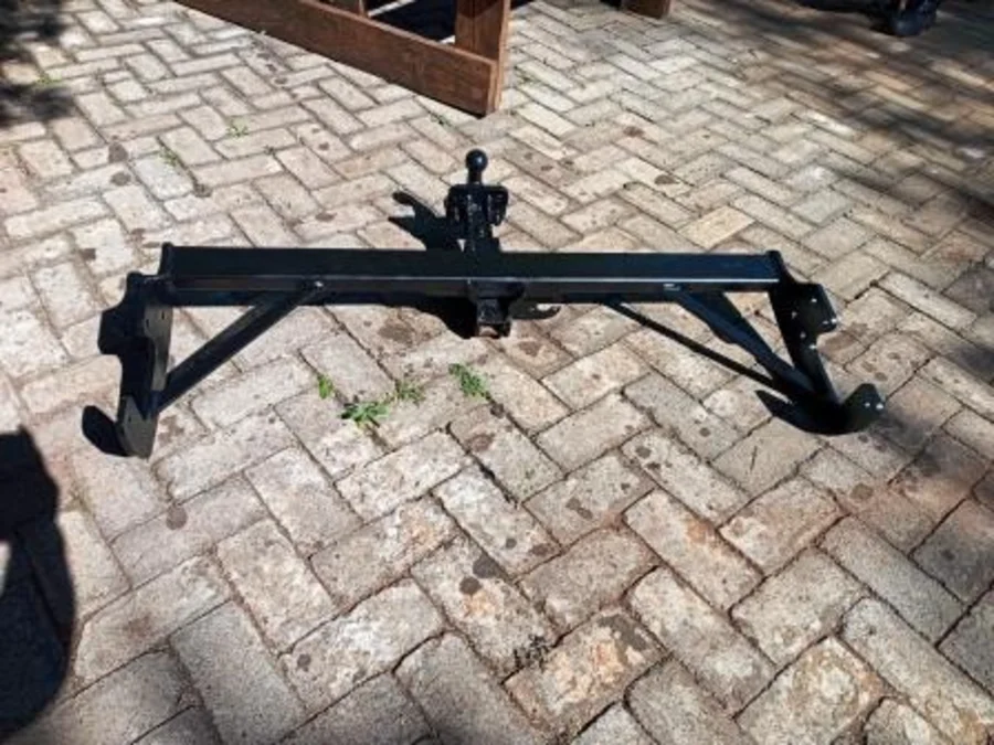 TOYOTA HILUX D4D TOWBAR - Private Seller TOYOTA HILUX D4D TOWBAR - Private Seller