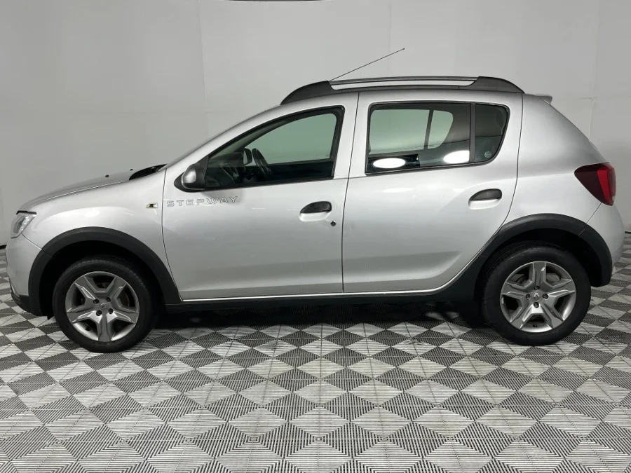 Used 2017 Renault Sandero 66kW turbo Stepway Dynamique - WeBuyCars Lansdowne Used 2017 Renault Sandero 66kW turbo Stepway Dynamique - WeBuyCars Lansdowne