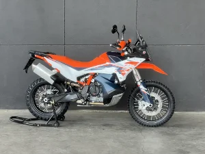 KTM 890 ADVENTURE KTM 890 ADVENTURE
