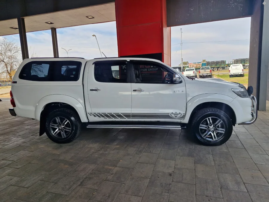 Used 2011 Toyota Hilux 3.0D-4D double cab 4x4 Raider Dakar edition auto - Highway Motors Used 2011 Toyota Hilux 3.0D-4D double cab 4x4 Raider Dakar edition auto - Highway Motors
