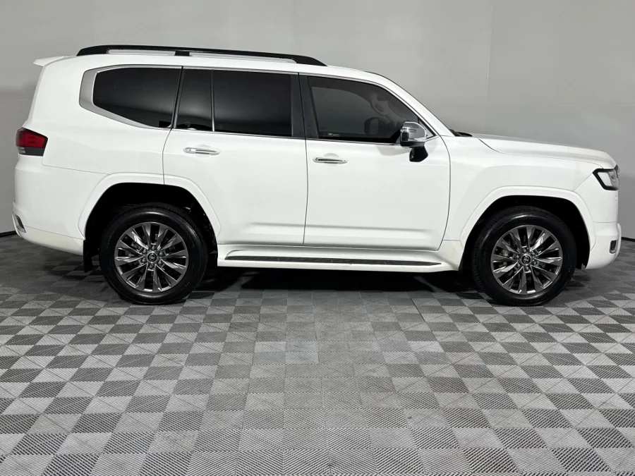 Used 2023 Toyota Land Cruiser 300 3.3D ZX - WeBuyCars Germiston