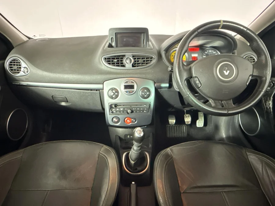 Used 2010 Renault Clio RS 3-door - WeBuyCars Durban Used 2010 Renault Clio RS 3-door - WeBuyCars Durban