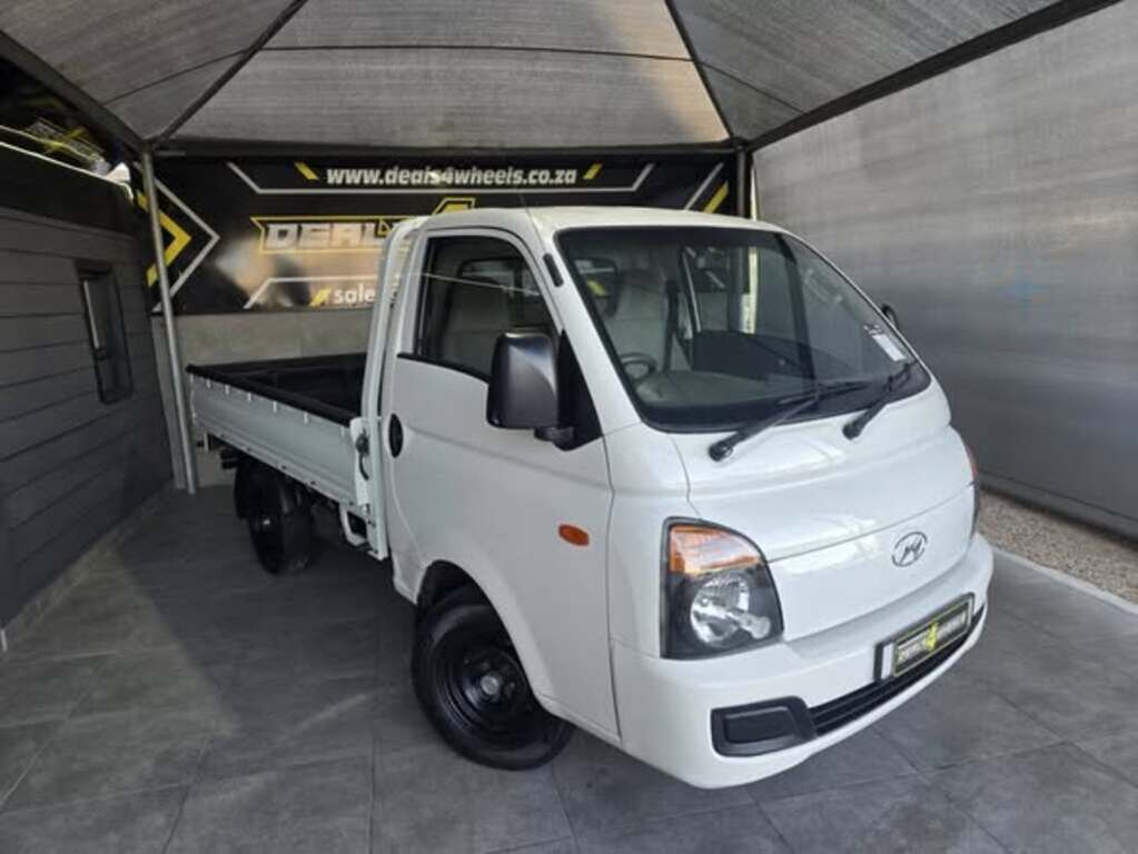 Used 2015 Hyundai H-100 Bakkie 2.6D deck