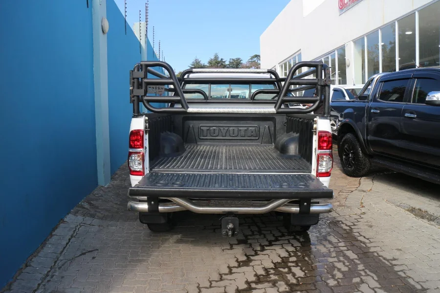Used 2014 Toyota Hilux 3.0D-4D Xtra cab 4x4 Raider Dakar edition - OMC Motors Used 2014 Toyota Hilux 3.0D-4D Xtra cab 4x4 Raider Dakar edition - OMC Motors