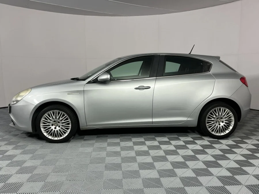 Used 2013 Alfa Romeo Giulietta 1.4TBi Distinctive - WeBuyCars Lansdowne Used 2013 Alfa Romeo Giulietta 1.4TBi Distinctive - WeBuyCars Lansdowne