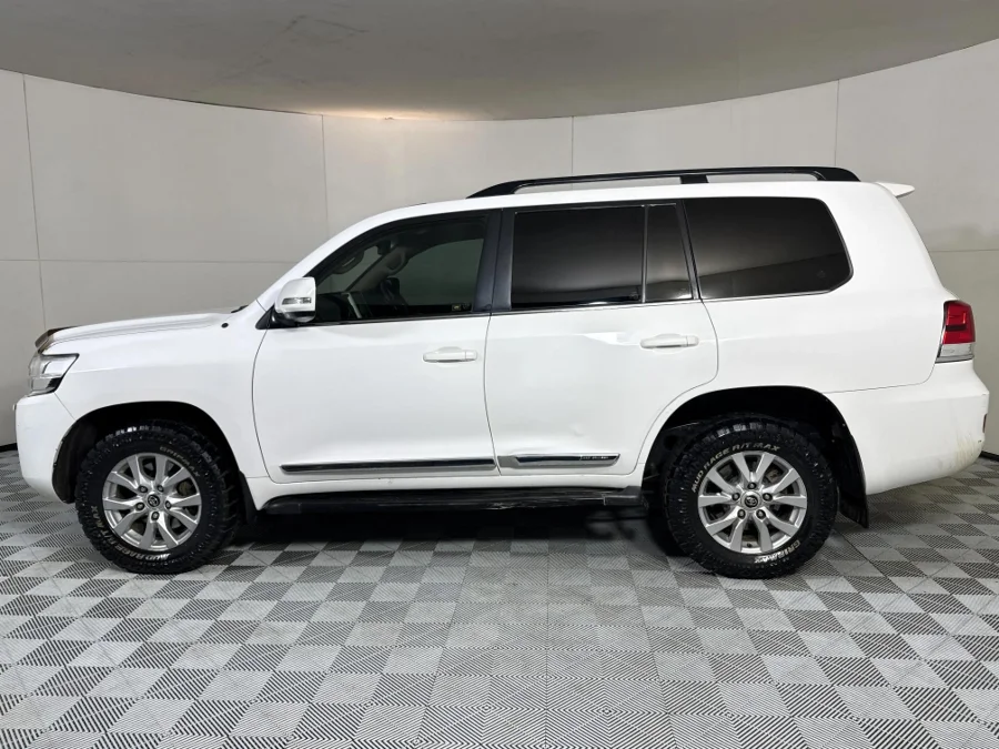 Used 2018 Toyota Land Cruiser 200 4.5D-4D V8 VX-R - WeBuyCars Midstream