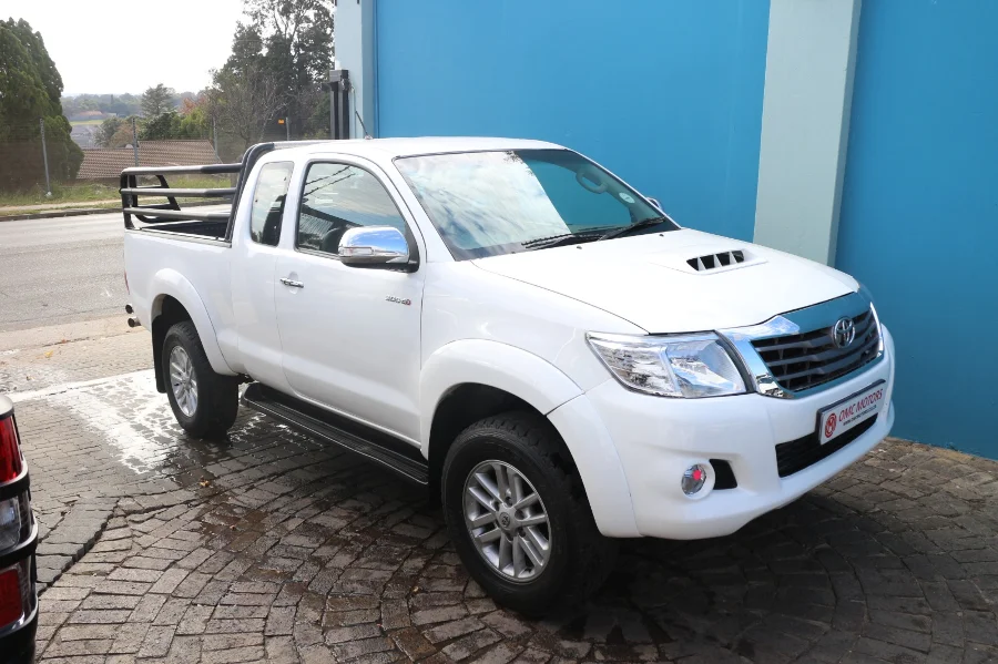 Used 2014 Toyota Hilux 3.0D-4D Xtra cab 4x4 Raider - OMC Motors Used 2014 Toyota Hilux 3.0D-4D Xtra cab 4x4 Raider - OMC Motors