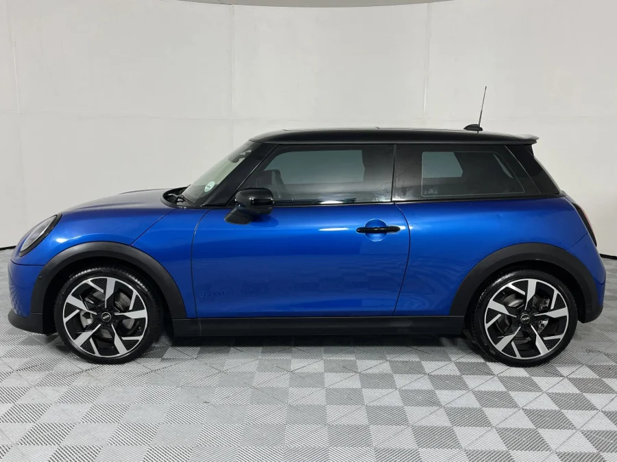 Used 2024 MINI Cooper S 3-door - WeBuyCars Montana