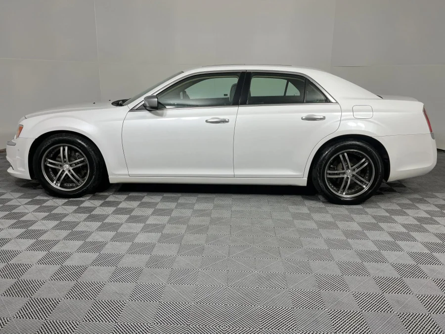 Used 2013 Chrysler 300C 3.0CRD Luxury Series - WeBuyCars Montana Used 2013 Chrysler 300C 3.0CRD Luxury Series - WeBuyCars Montana