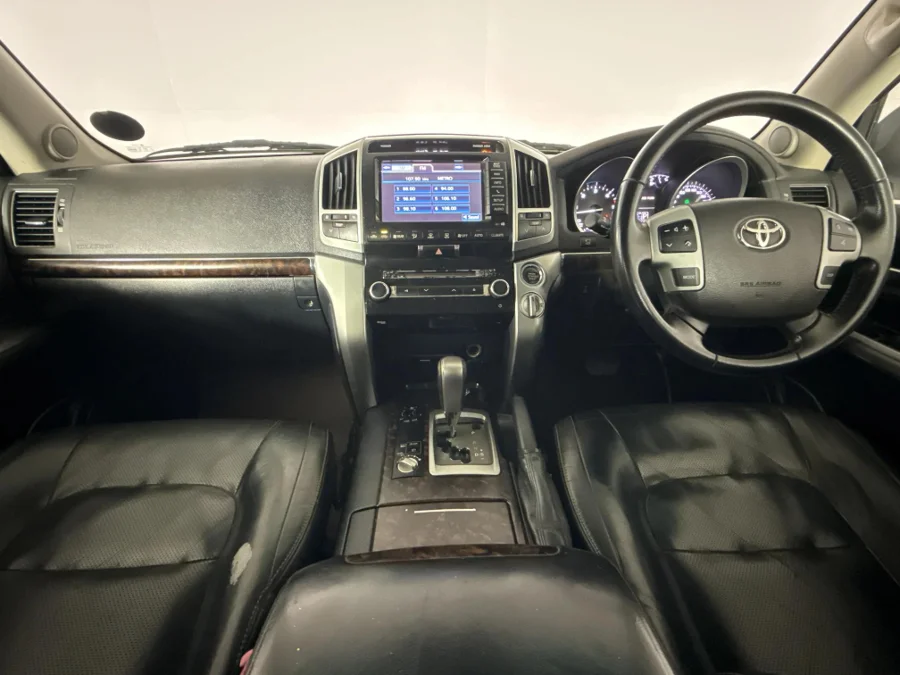 Used 2013 Toyota Land Cruiser 200 4.5D-4D V8 VX - WeBuyCars Durban