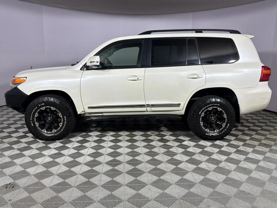 Used 2013 Toyota Land Cruiser 200 4.5D-4D V8 VX - WeBuyCars Durban