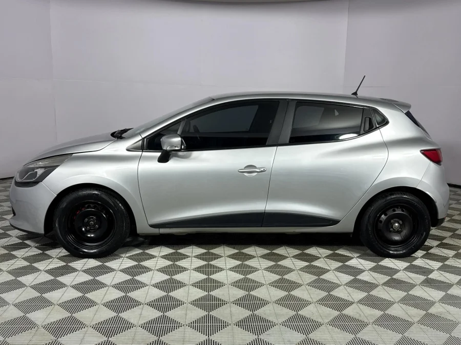 Used 2017 Renault Clio 66kW turbo Expression - WeBuyCars Durban Used 2017 Renault Clio 66kW turbo Expression - WeBuyCars Durban
