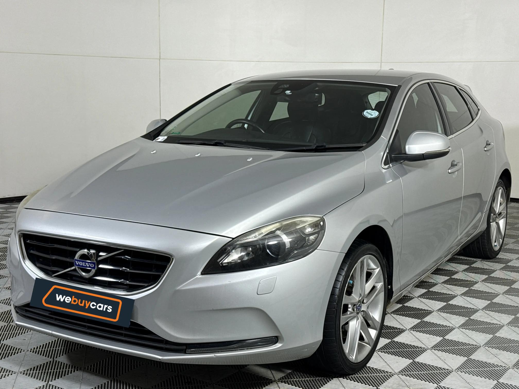 Used 2016 Volvo V40 T3 Momentum