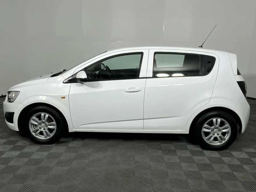 Used 2012 Chevrolet Sonic hatch 1.6 LS Black&White Edition - WeBuyCars Witbank Used 2012 Chevrolet Sonic hatch 1.6 LS Black&White Edition - WeBuyCars Witbank