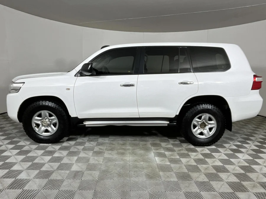 Used 2017 Toyota Land Cruiser 200 4.5D-4D V8 GX-R - WeBuyCars The Dome Used 2017 Toyota Land Cruiser 200 4.5D-4D V8 GX-R - WeBuyCars The Dome