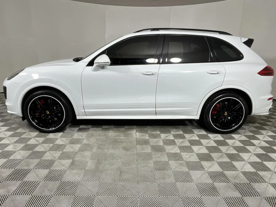 Used 2014 Porsche Cayenne turbo - WeBuyCars The Dome