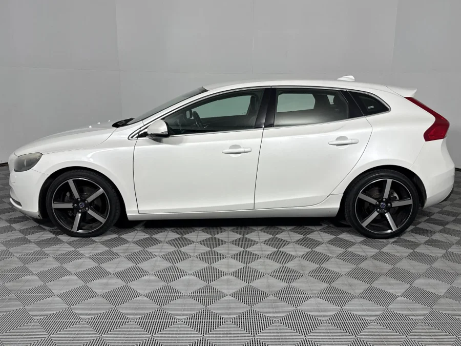 Used 2014 Volvo V40 T3 Essential - WeBuyCars Richmond