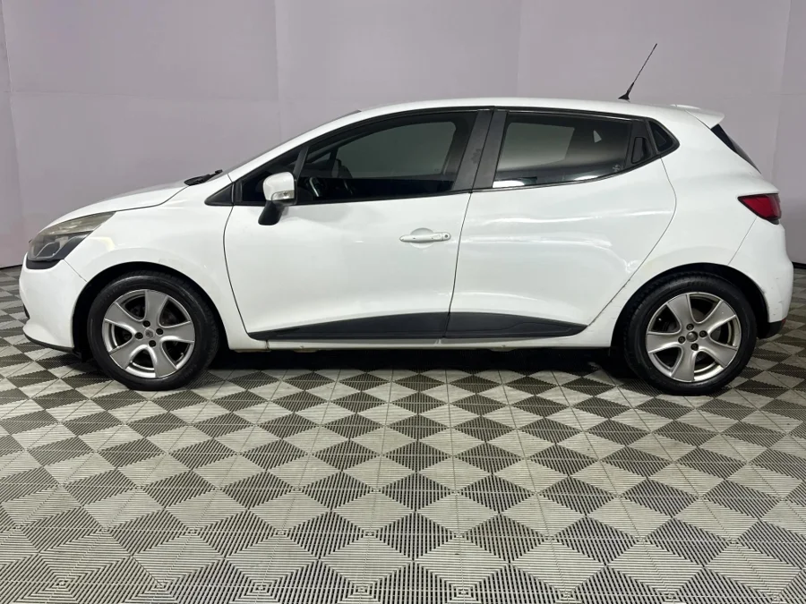 Used 2016 Renault Clio 66kW turbo Expression - WeBuyCars Durban Used 2016 Renault Clio 66kW turbo Expression - WeBuyCars Durban