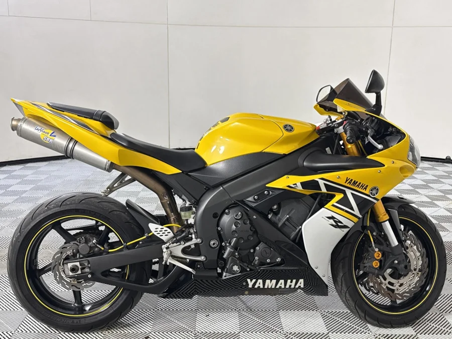 Used 2006 Yamaha YZF R1 - WeBuyCars Midstream Used 2006 Yamaha YZF R1 - WeBuyCars Midstream