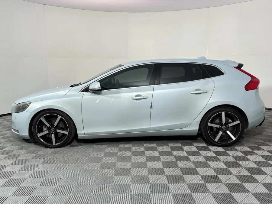 Used 2014 Volvo V40 T5 Excel - WeBuyCars Germiston Used 2014 Volvo V40 T5 Excel - WeBuyCars Germiston