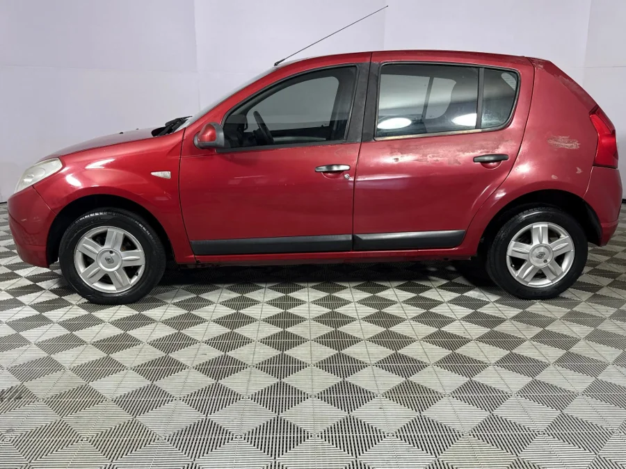 Used 2012 Renault Sandero 1.6 Dynamique - WeBuyCars Durban