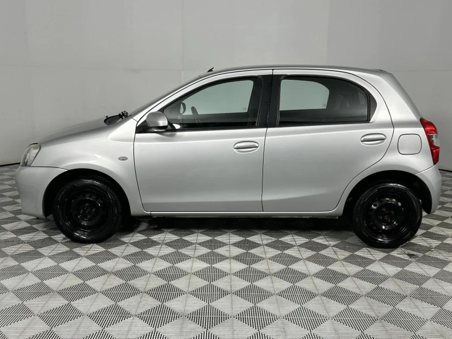 Used 2015 Toyota Etios hatch 1.5 Sprint - WeBuyCars Lansdowne Used 2015 Toyota Etios hatch 1.5 Sprint - WeBuyCars Lansdowne