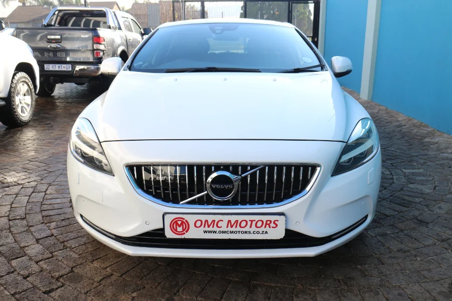 Used 2018 Volvo V40 D2 R-Design - OMC Motors Used 2018 Volvo V40 D2 R-Design - OMC Motors