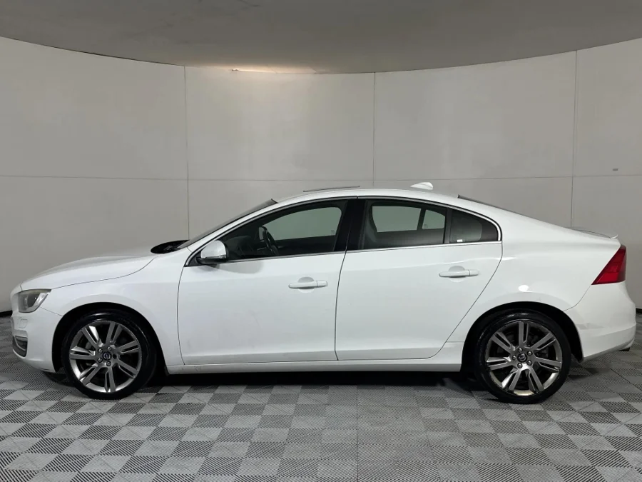 Used 2015 Volvo S60 T4 Elite auto - WeBuyCars Midstream