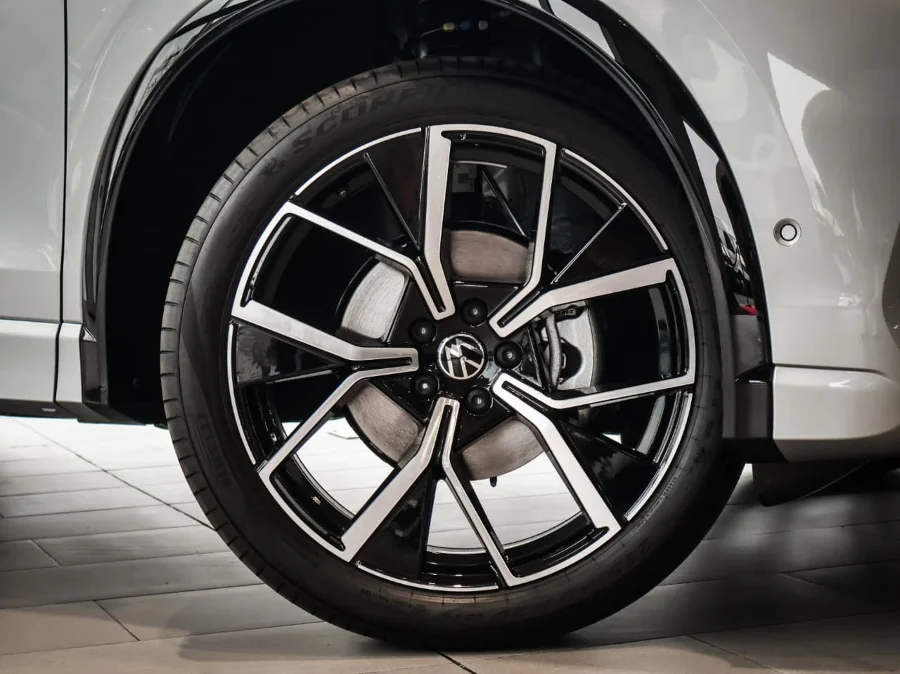 New 2026 Volkswagen Tiguan 1.4TSI R-Line - VW Melrose Arch New 2026 Volkswagen Tiguan 1.4TSI R-Line - VW Melrose Arch