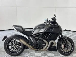 Used 2017 Ducati Diavel Carbon 1200 F/L Used 2017 Ducati Diavel Carbon 1200 F/L