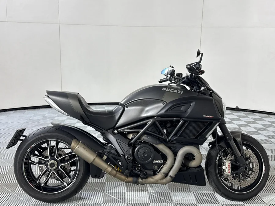 Used 2017 Ducati Diavel Carbon 1200 F/L - WeBuyCars Midstream Used 2017 Ducati Diavel Carbon 1200 F/L - WeBuyCars Midstream