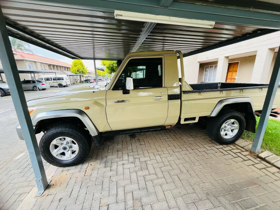 Used 2022 Toyota Land Cruiser 70 series 4.2D - Khensani Imports And Exports