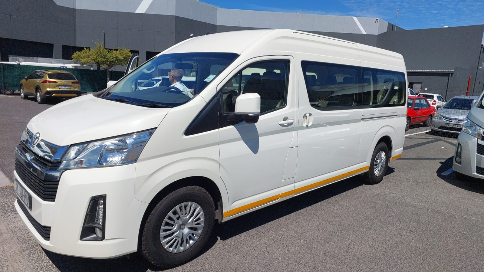 Used 2020 Toyota Quantum 2.8 LWB bus 11-seater GL