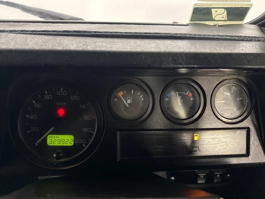 Used 2001 Land Rover Defender 110 2.5 Td5 County - WeBuyCars Lansdowne Used 2001 Land Rover Defender 110 2.5 Td5 County - WeBuyCars Lansdowne