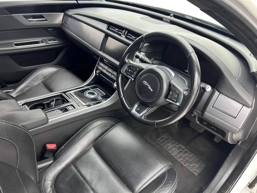 Used 2018 Jaguar XF 20d Chequered Flag - EBK Auto